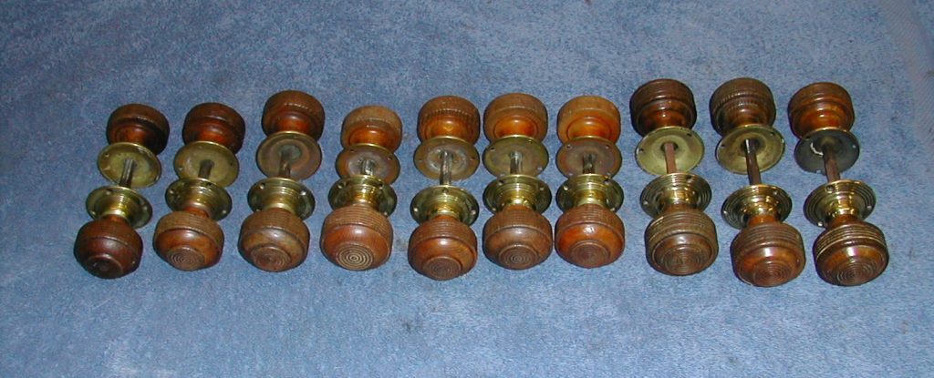 Door knobs wood (7)